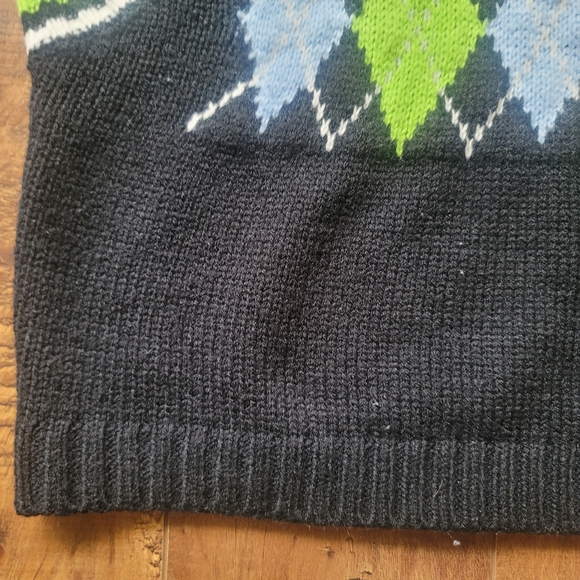 Fall Winter Plaid Knitted Cropped Sweater Vest in Black - Picture 7 of 9